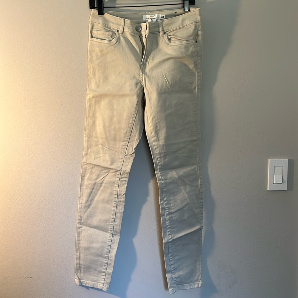 H&M CREAM COLORED SKINNY JEAN SIZE 8